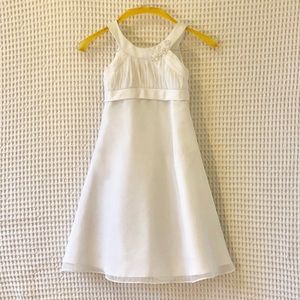 Girl’s white flower girl bridal dress size 4T/5T